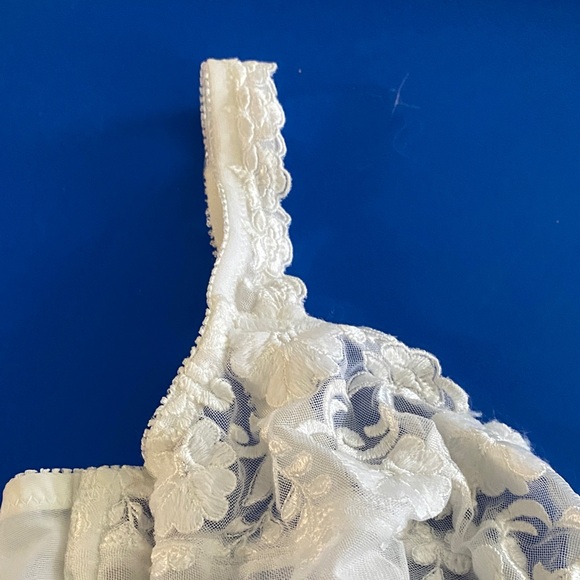 Felina White Lace Bra - Picture 2 of 16